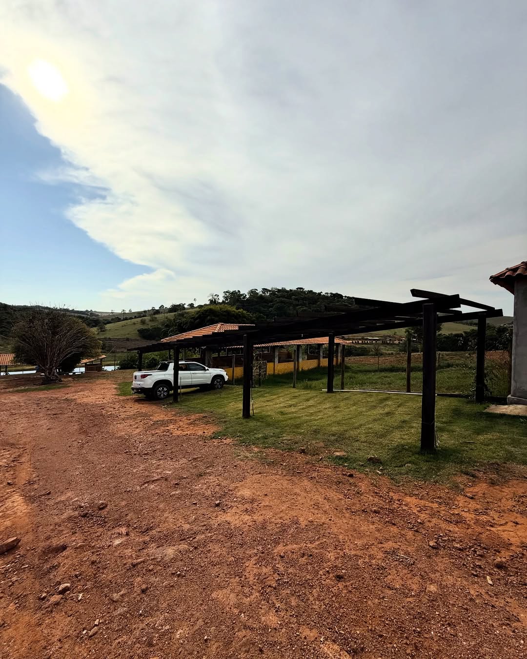 🌿 Um refúgio onde o conforto encontra a natureza.São 9,43 hectares de encanto, com cada detalhe (2)-min