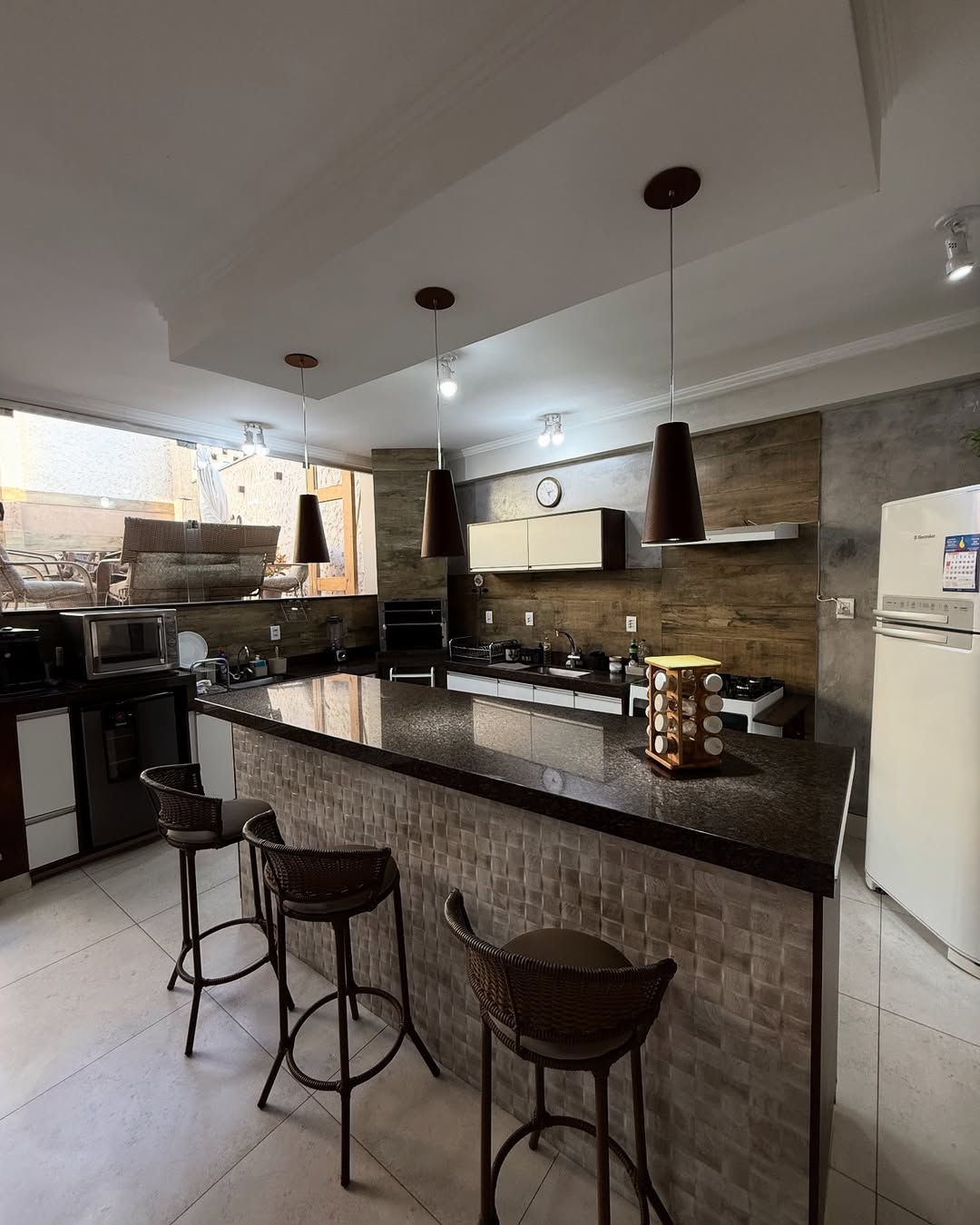 🏡 Casa à venda no Centro de Machado - MG✨ Uma oportunidade rara no coração da cidade, em uma re (17)-min