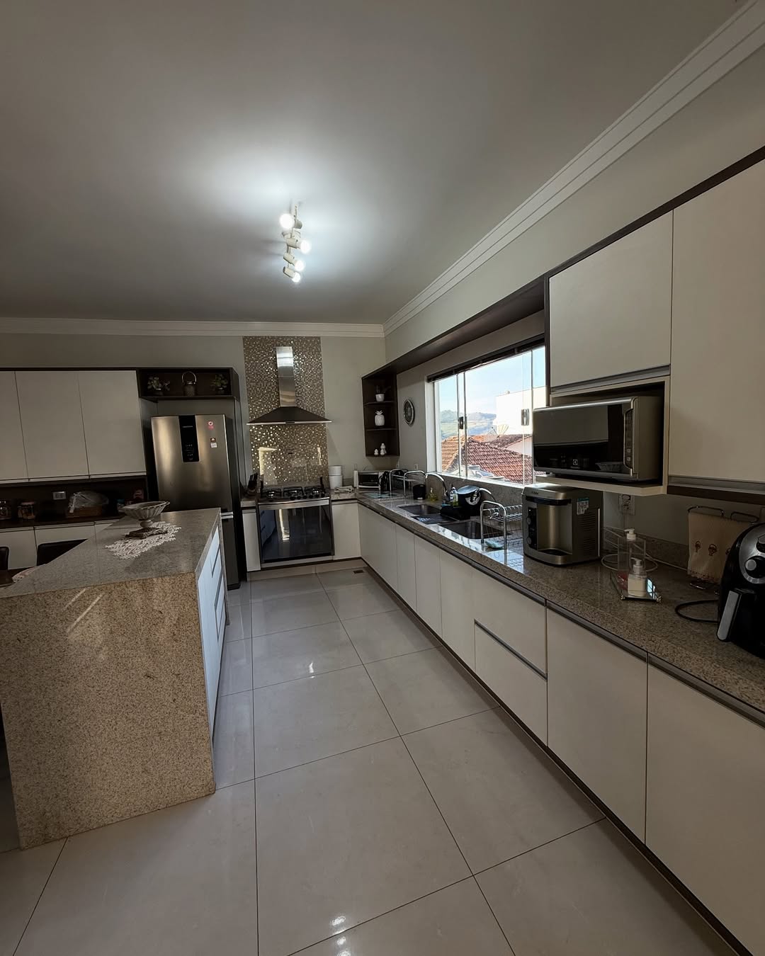 🏡 Casa à venda no Centro de Machado - MG✨ Uma oportunidade rara no coração da cidade, em uma re (5)-min