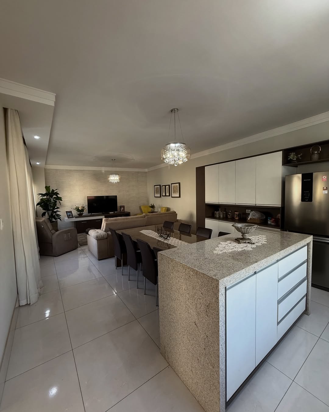 🏡 Casa à venda no Centro de Machado - MG✨ Uma oportunidade rara no coração da cidade, em uma re (6)-min