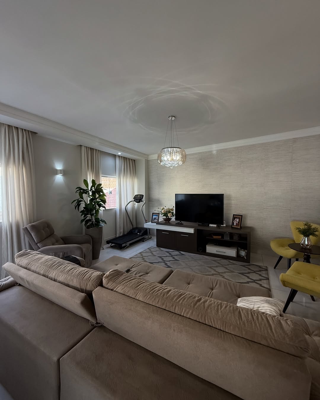 🏡 Casa à venda no Centro de Machado - MG✨ Uma oportunidade rara no coração da cidade, em uma re (8)-min